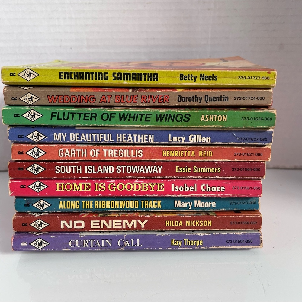 Vintage A Harlequin Romance 10 books collection LOT 7